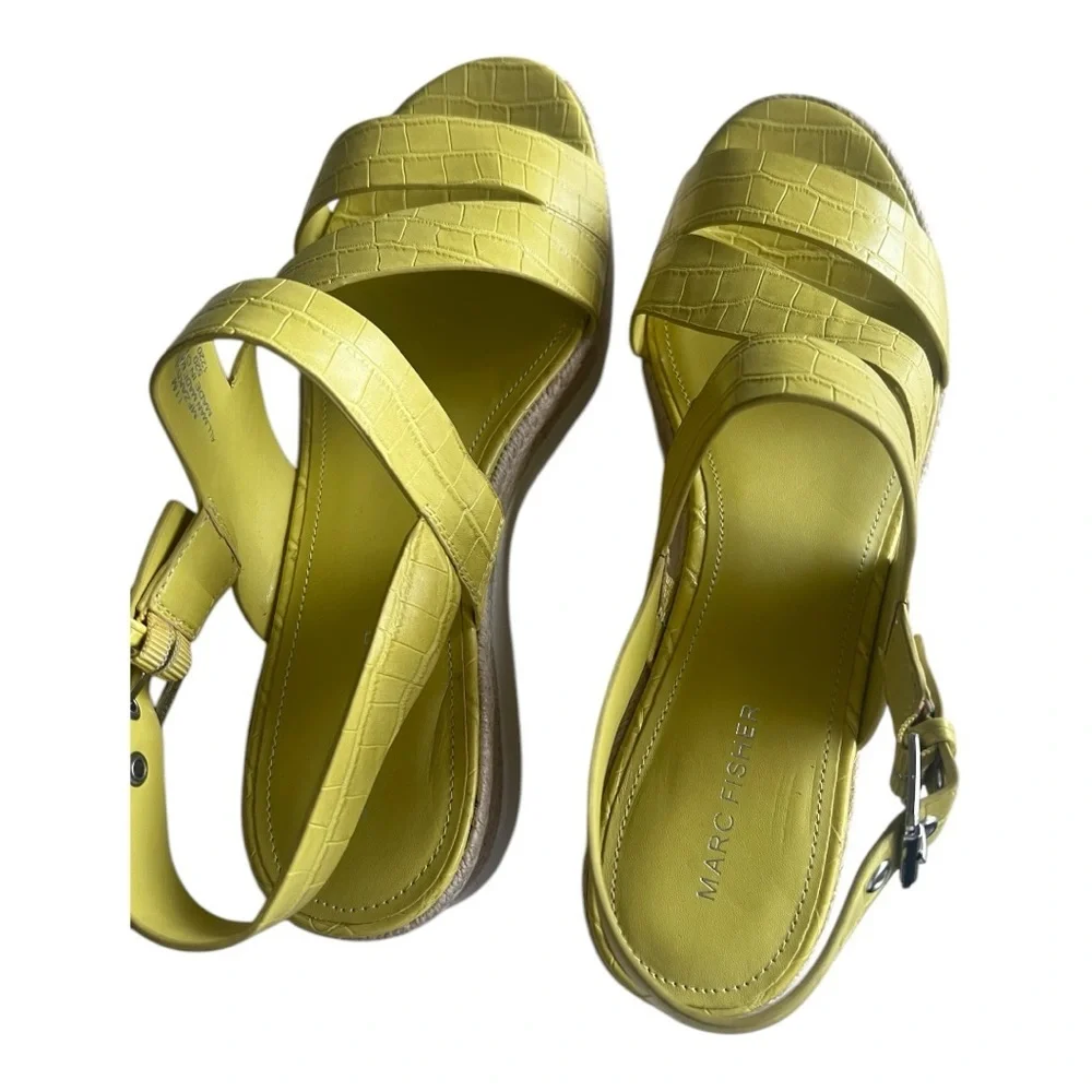 Marc Fisher Lemon Green Croc-Embossed Platform Sandals Size 11M